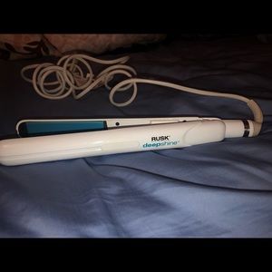 Rusk Deep Shine hair flat iron